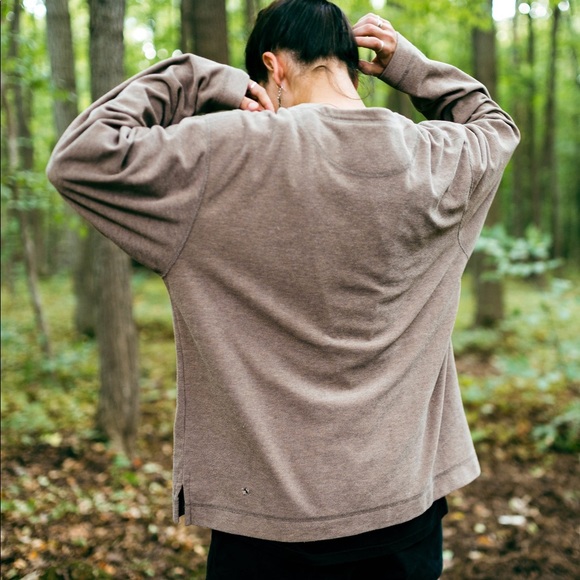 North Face Long-Sleeve Pullover - Picture 6 of 7